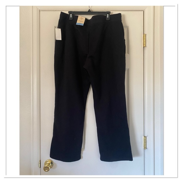 St John’s Bay Women’s Petite Straight Leg Sweatpants NWT - Picture 2 of 3